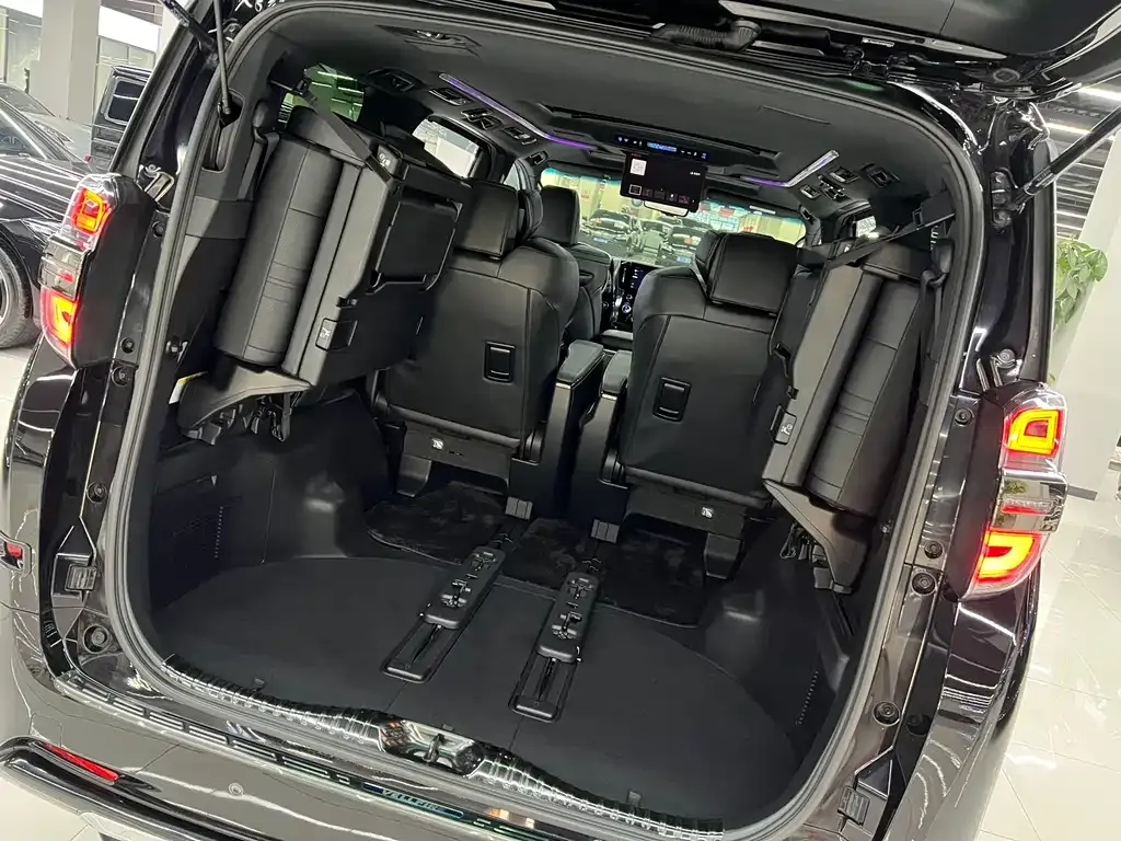 Toyota Vellfire 2023 из CN, фото 5
