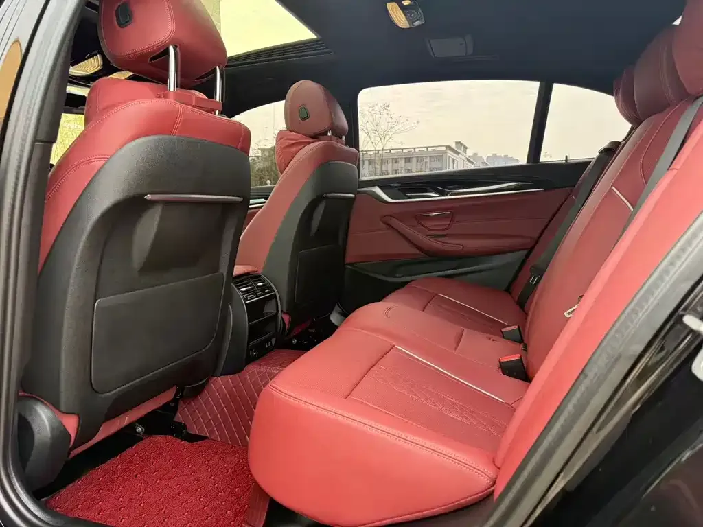 BMW 5 Series 2024 из CN, фото 2
