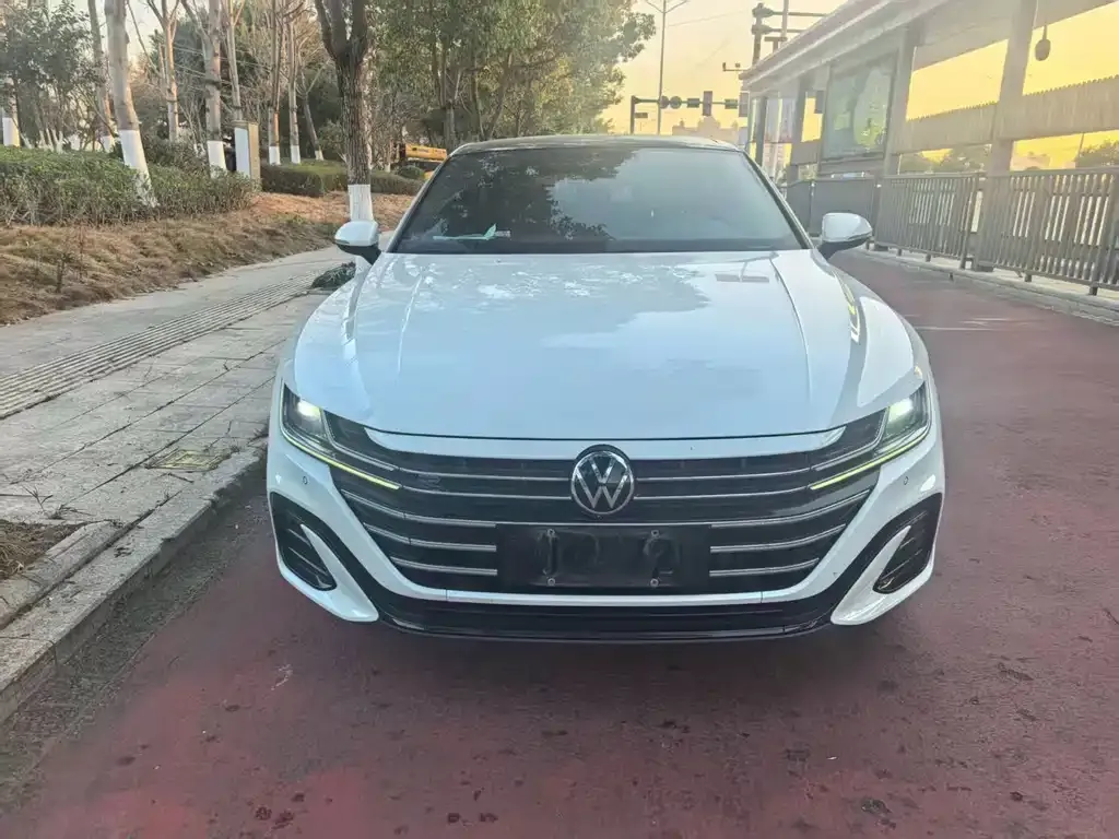 Volkswagen CC 2023 из CN, фото 2