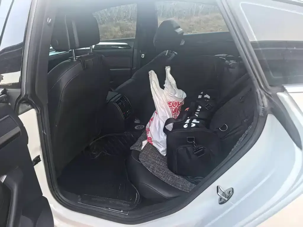 Volkswagen CC 2023 из CN, фото 4