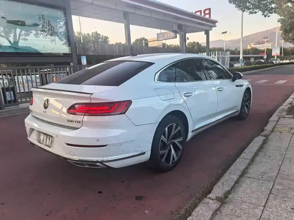 Volkswagen CC 2023 из CN, фото 8