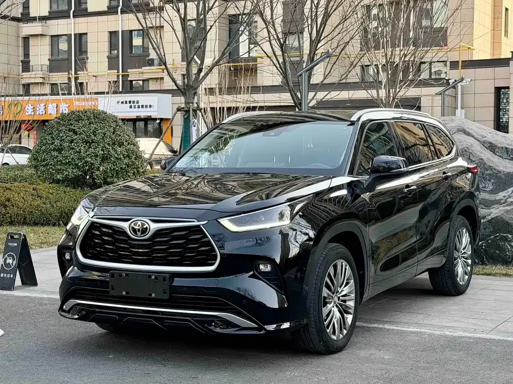 Toyota Highlander 2023 из CN, фото 1