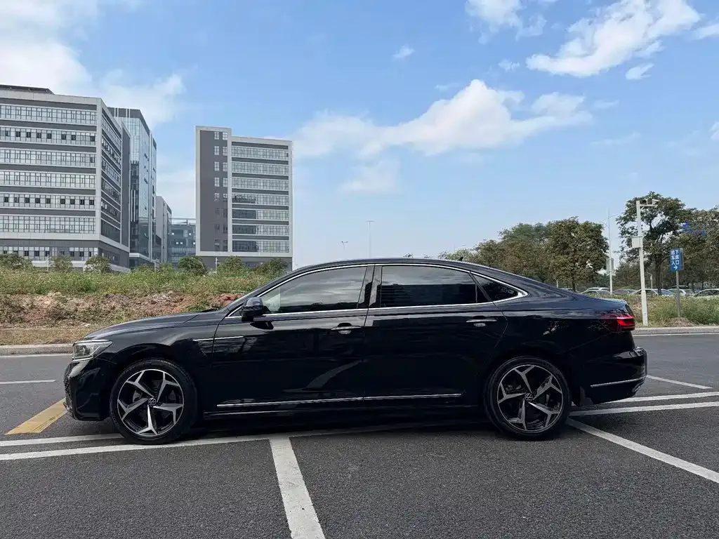 Volkswagen Passat 2023 из CN, фото 5