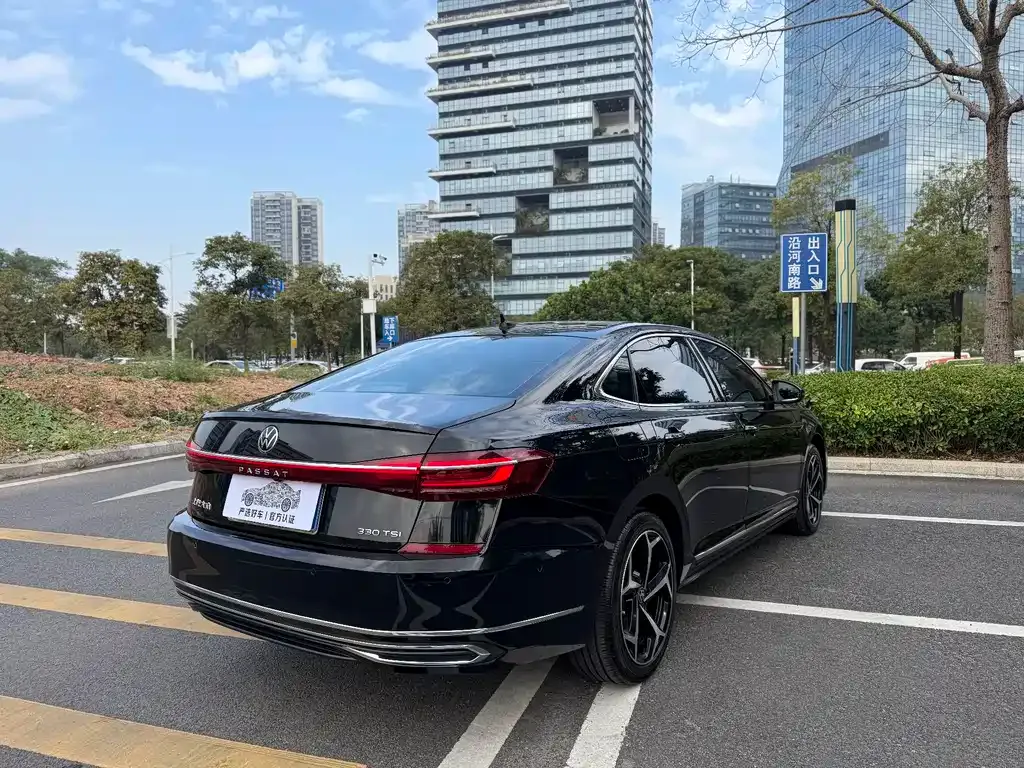 Volkswagen Passat 2023 из CN, фото 10