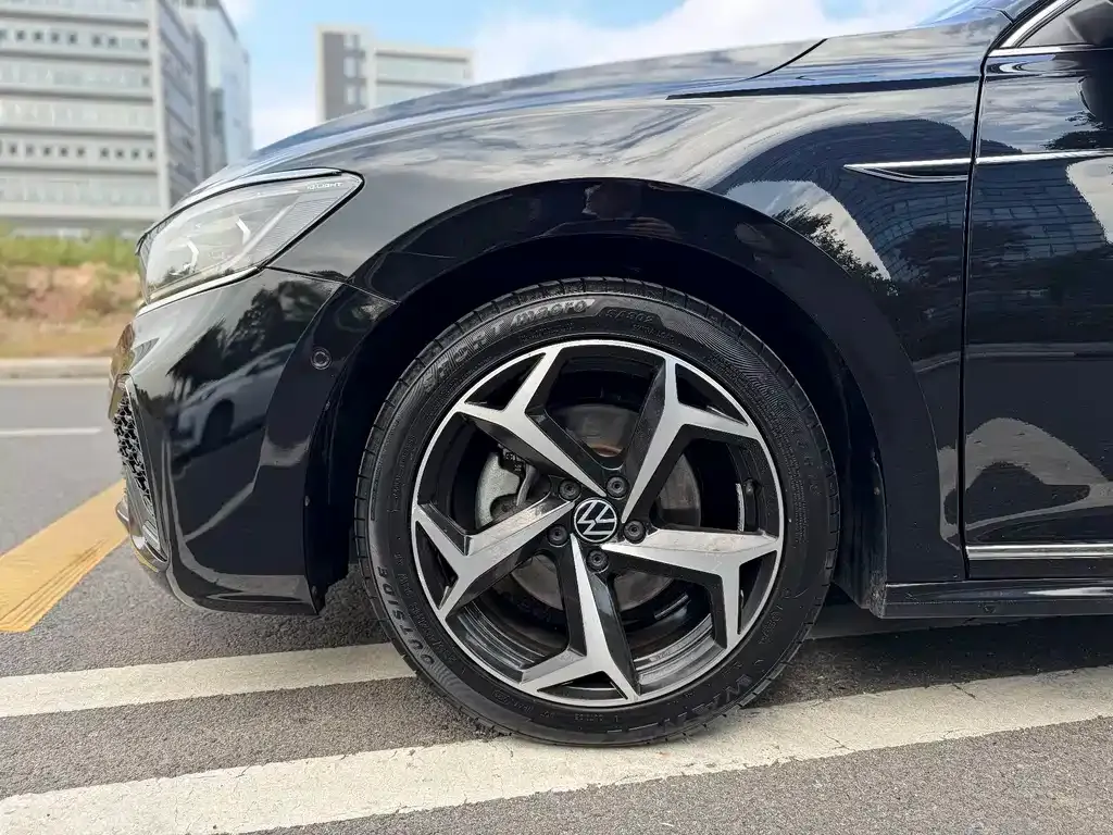 Volkswagen Passat 2023 из CN, фото 3