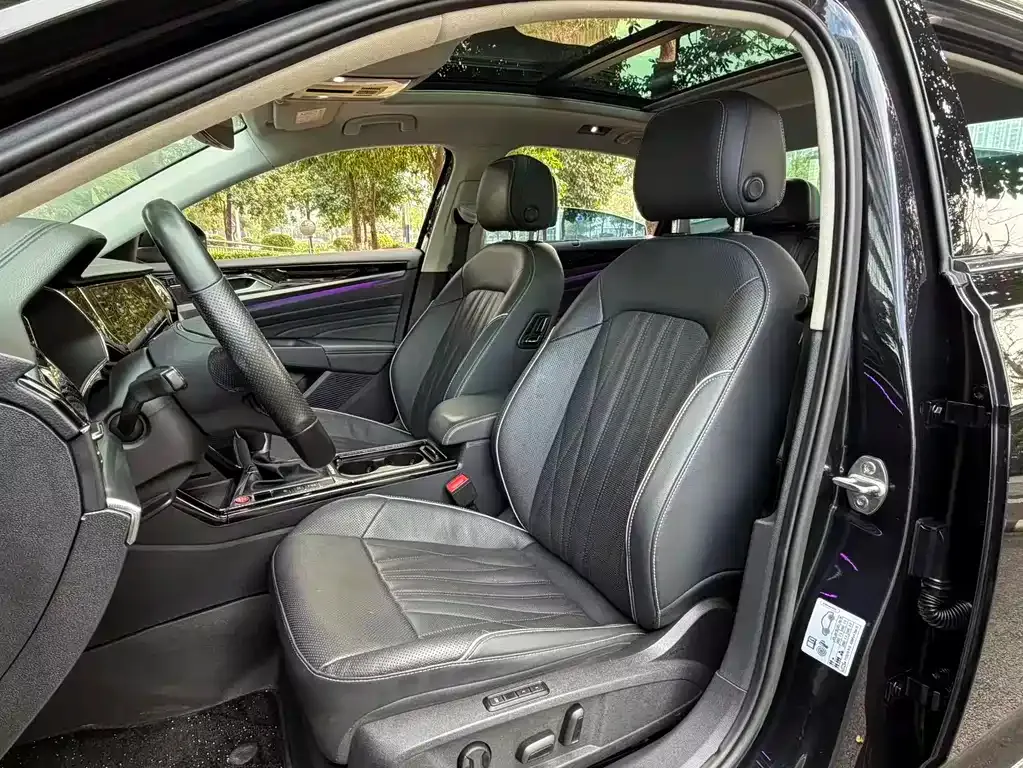 Volkswagen Passat 2023 из CN, фото 2