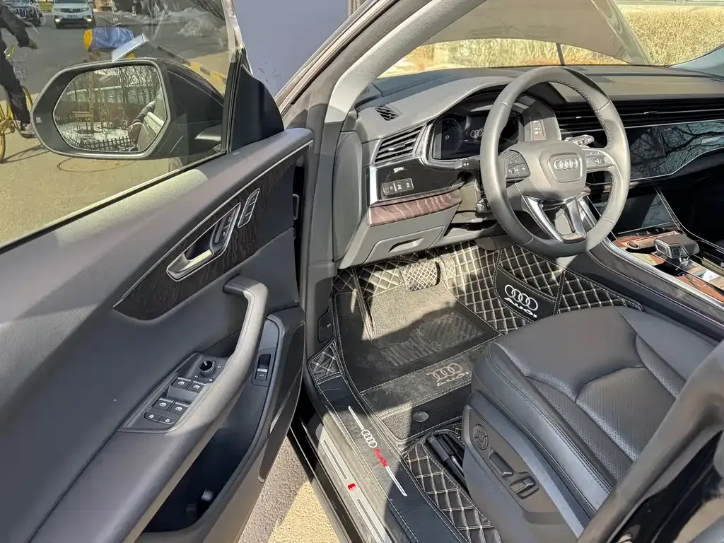 Audi Q8 2023 из CN, фото 7