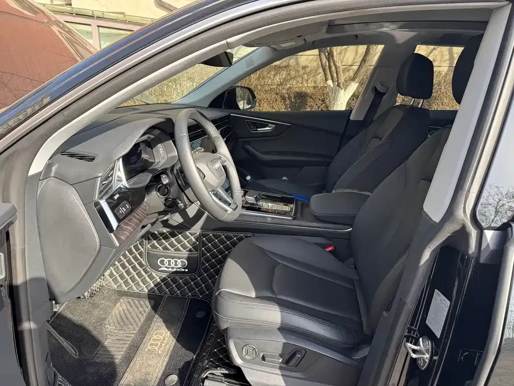 Audi Q8 2023 из CN, фото 4