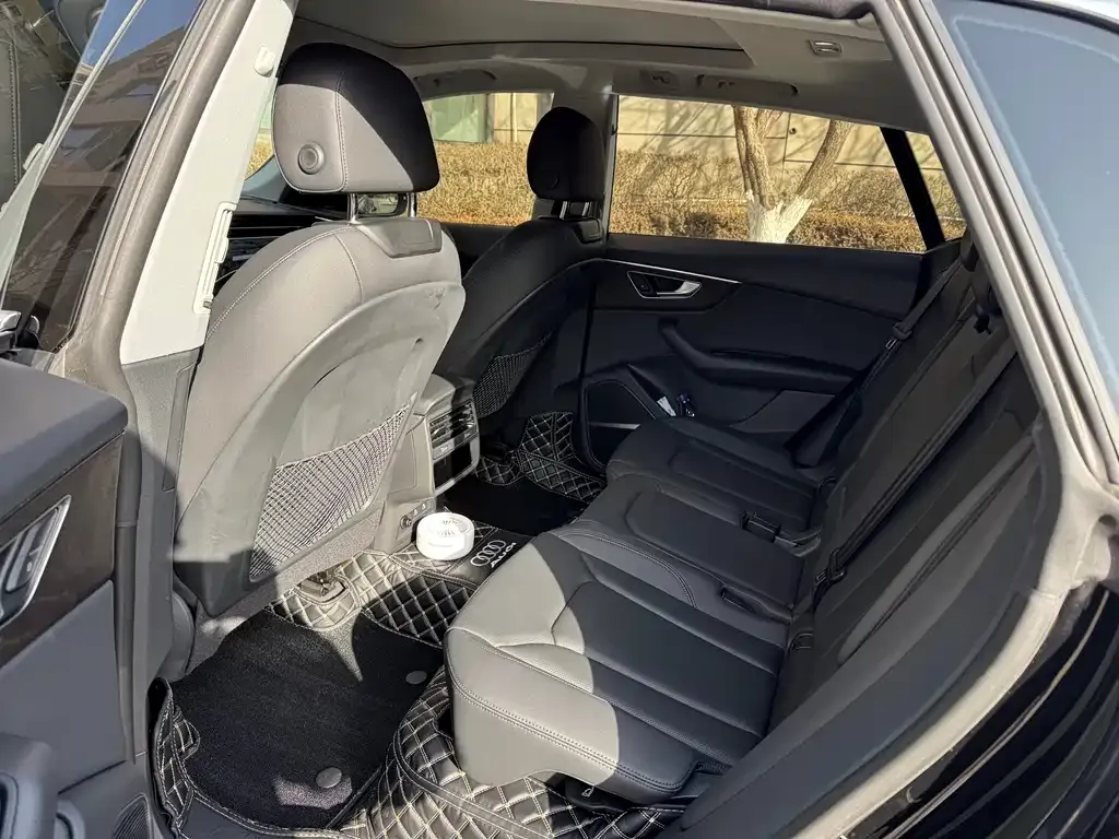 Audi Q8 2023 из CN, фото 3