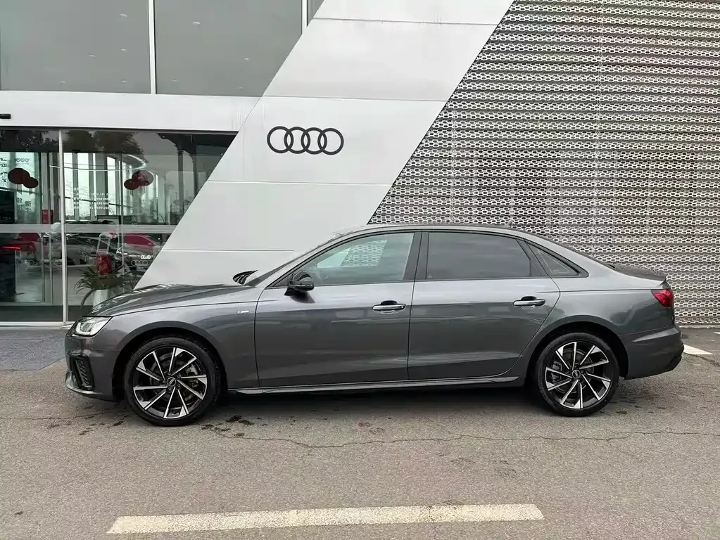 Audi A4L 2023 из CN, фото 8