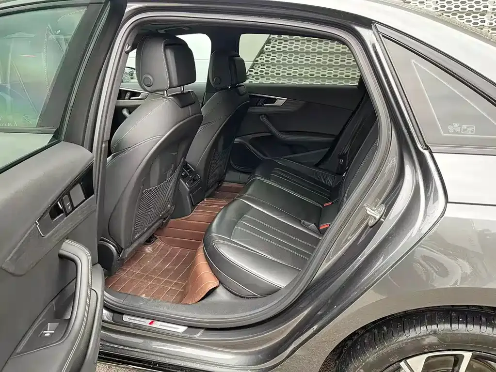 Audi A4L 2023 из CN, фото 7