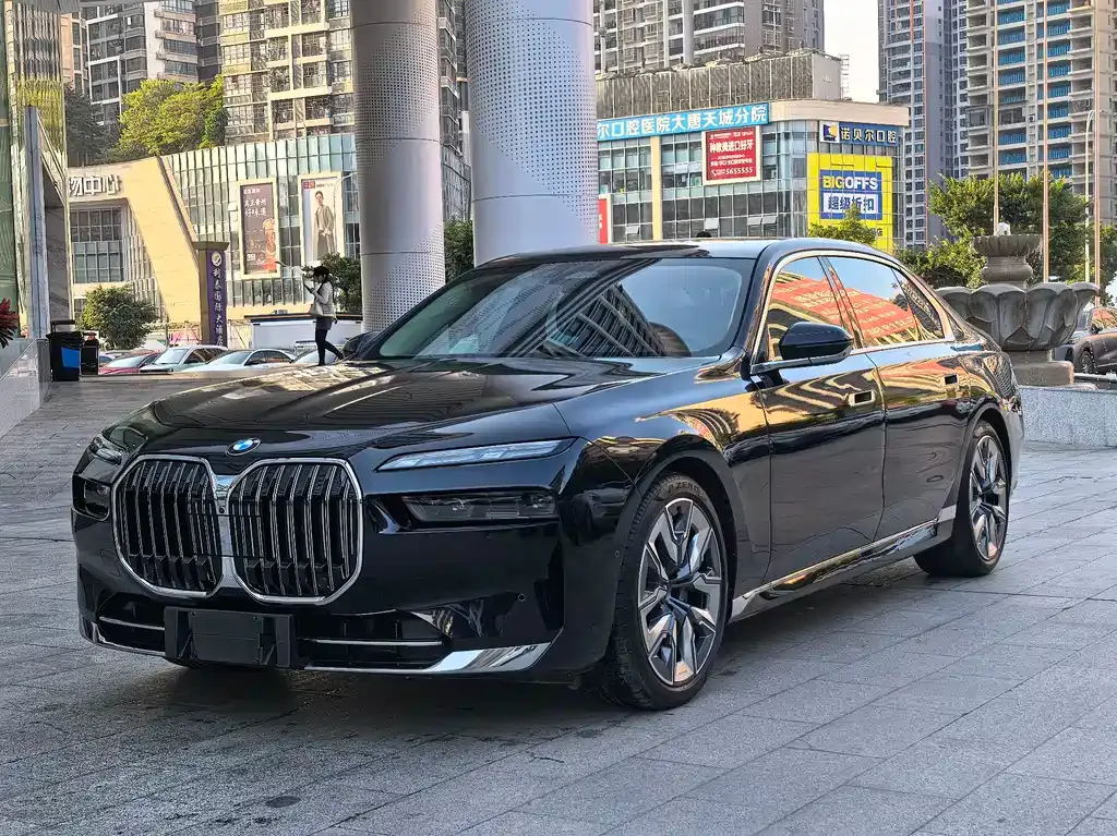 BMW 7 Series 2024 из CN, фото 1