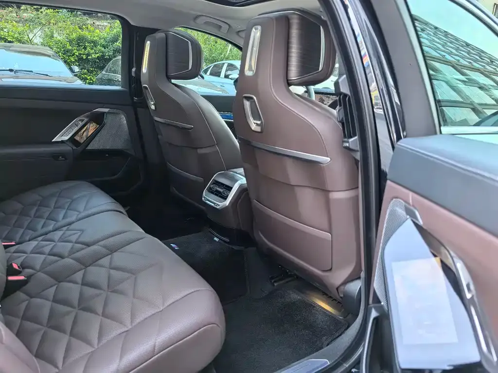 BMW 7 Series 2024 из CN, фото 6