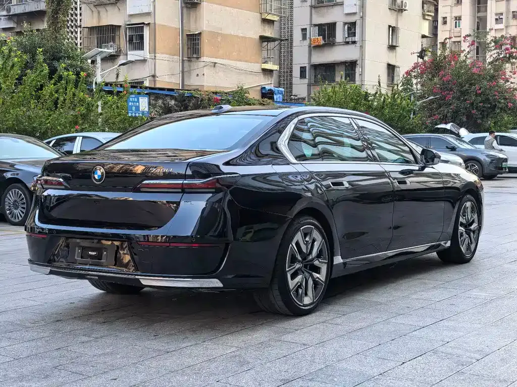 BMW 7 Series 2024 из CN, фото 9