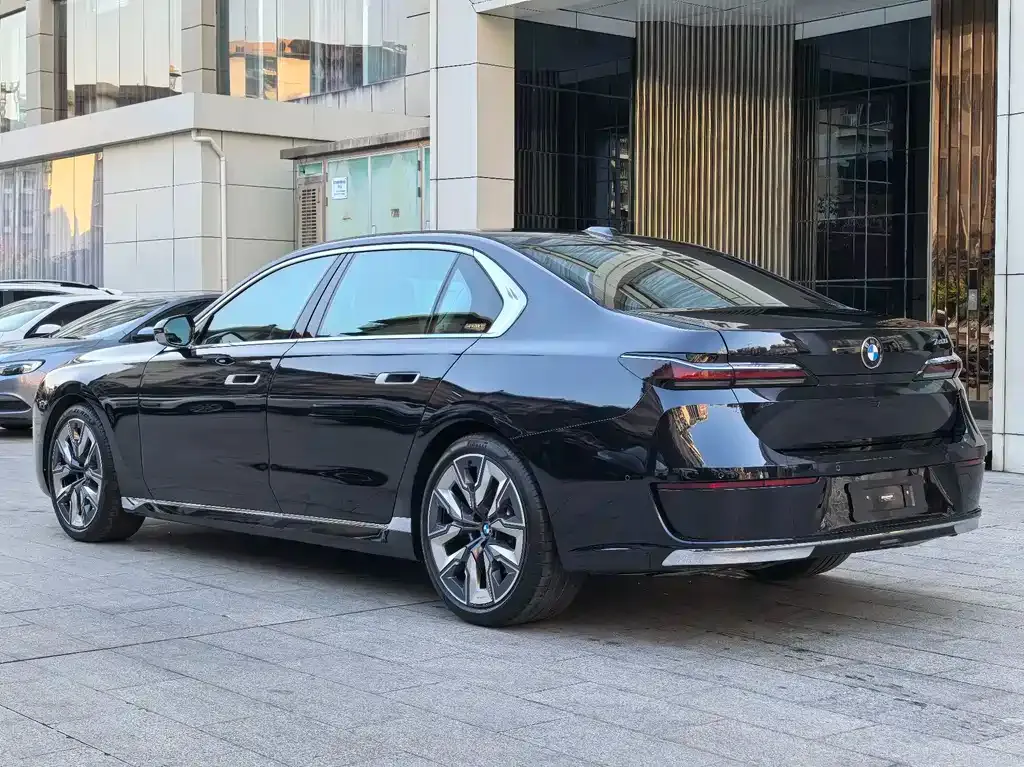 BMW 7 Series 2024 из CN, фото 7