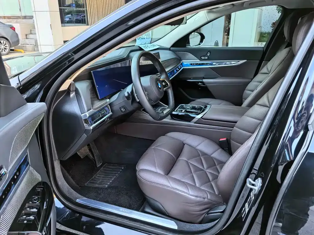 BMW 7 Series 2024 из CN, фото 8