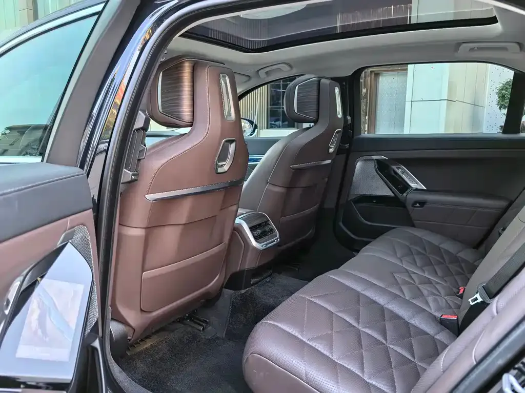 BMW 7 Series 2024 из CN, фото 4