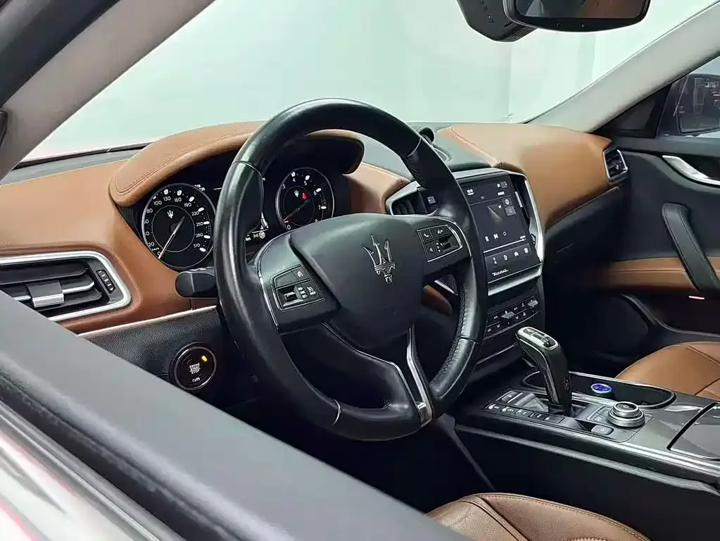Maserati Ghibli — фото 10