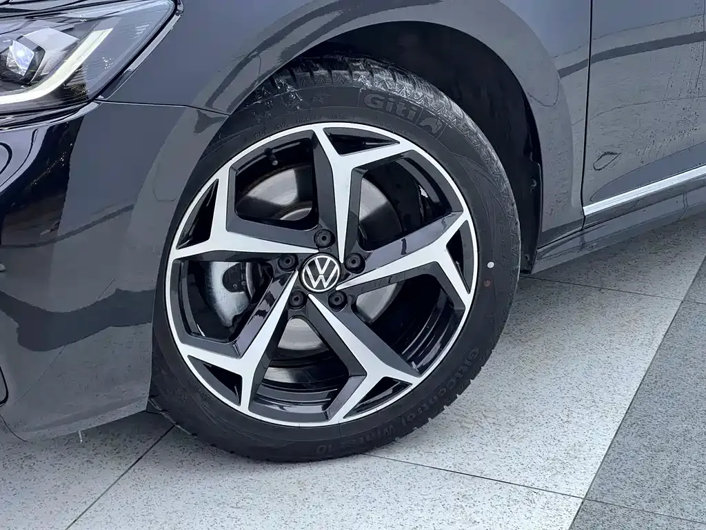 Volkswagen Passat 2024 из CN, фото 3