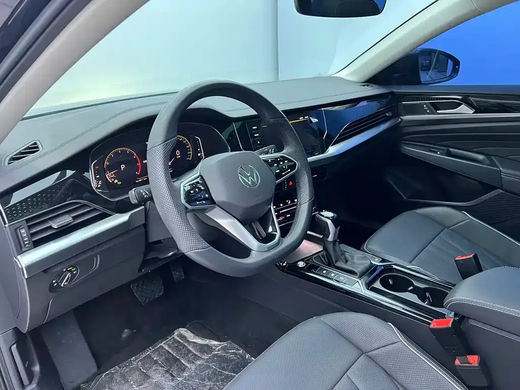 Volkswagen Passat 2024 из CN, фото 2