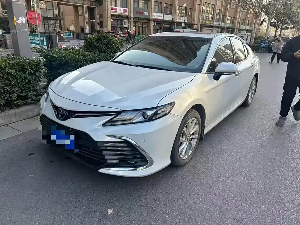 Toyota Camry 2023 из CN, фото 1