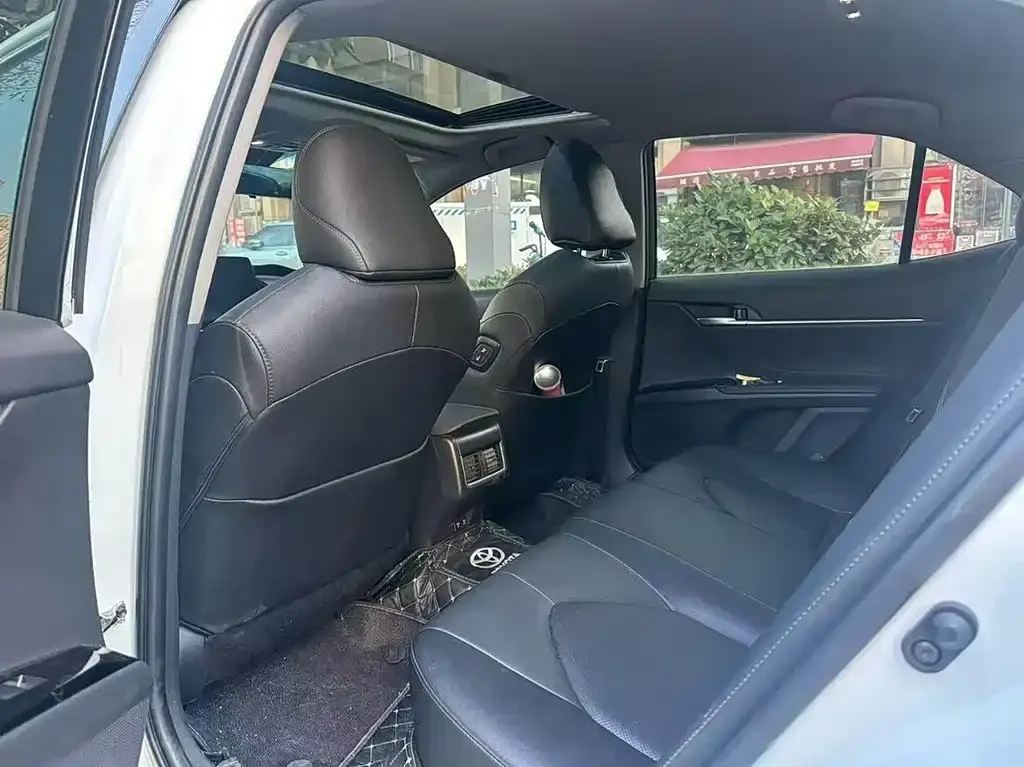 Toyota Camry 2023 из CN, фото 2