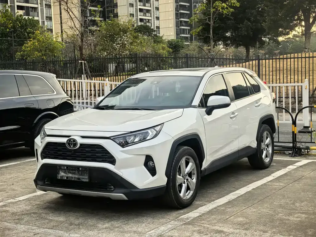Toyota RAV4 2021 из CN, фото 1