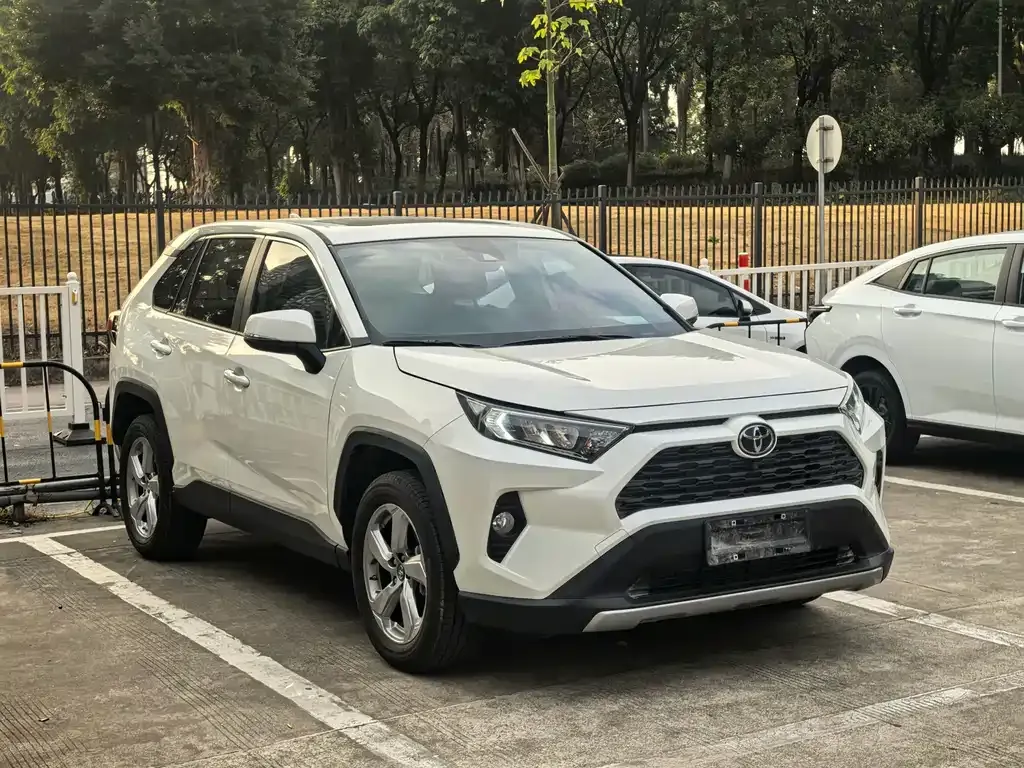 Toyota RAV4 2021 из CN, фото 8