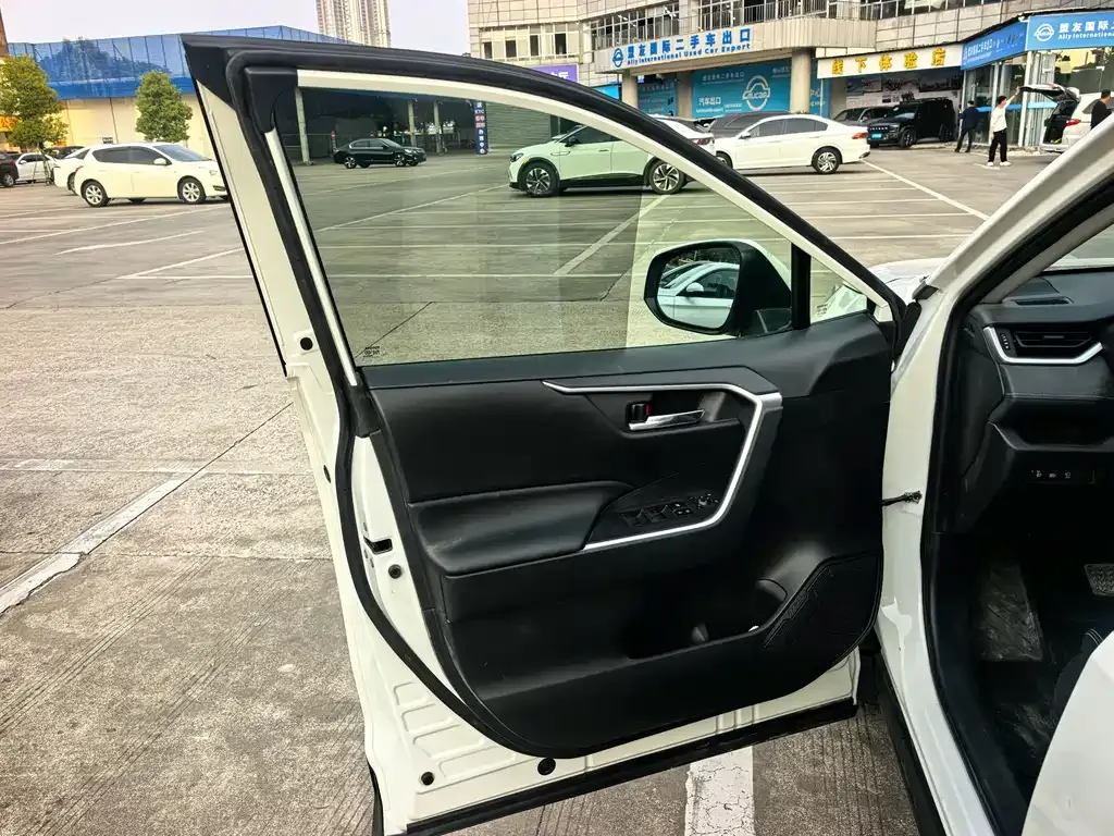 Toyota RAV4 2021 из CN, фото 10