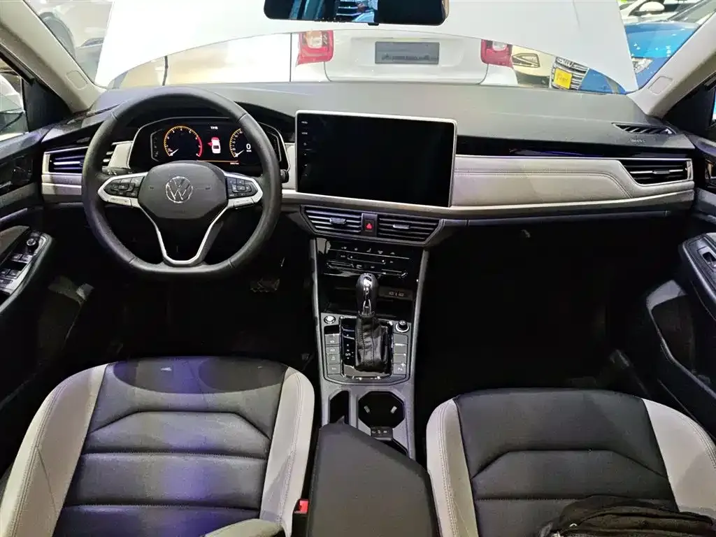 Volkswagen Bora 2024 из CN, фото 8