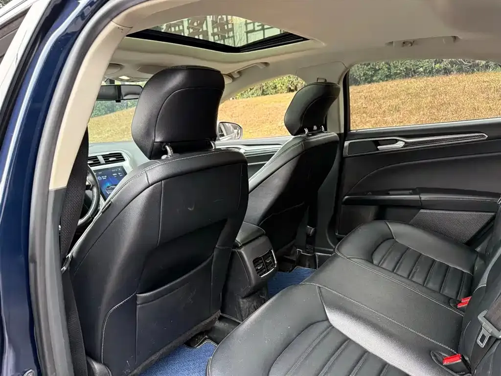 Ford Mondeo 2021 из CN, фото 3