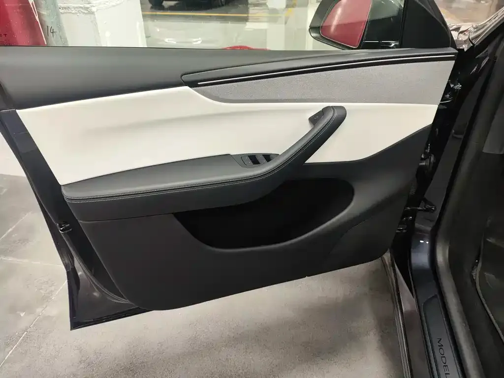 Tesla Model Y 2025 из CN, фото 2
