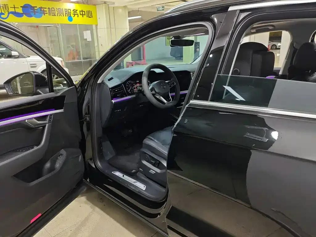 Volkswagen Touareg 2023 из CN, фото 7