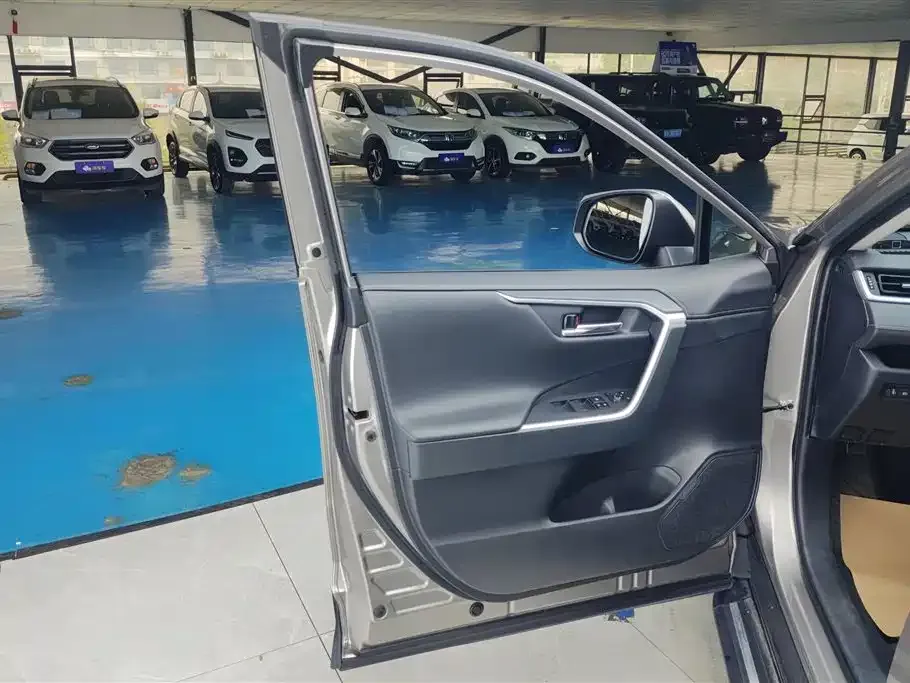 Toyota RAV4 2021 из CN, фото 8