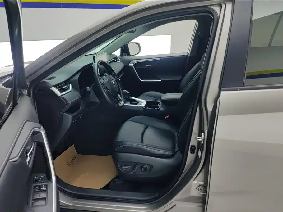 Toyota RAV4 2021 из CN, фото 2