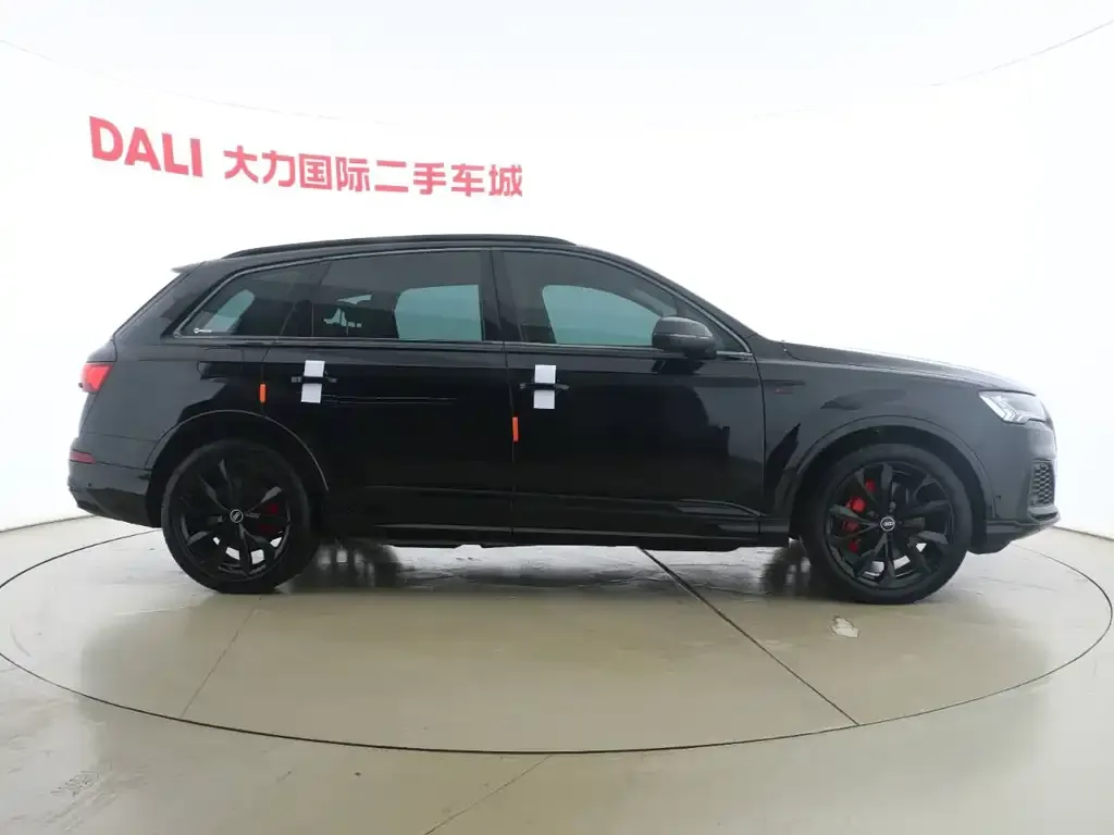 Audi Q7 2021 из CN, фото 2