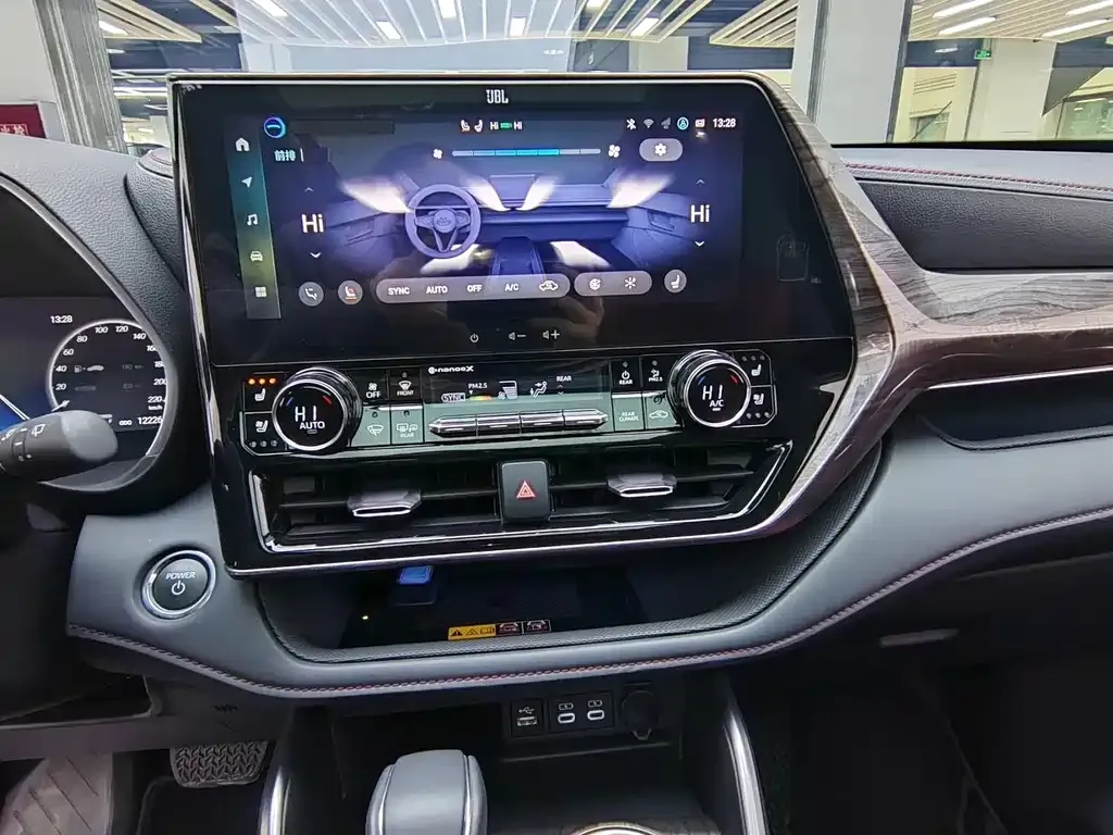 Toyota Crown Kluger 2025 из CN, фото 4