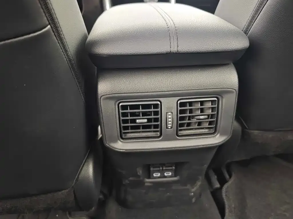 Toyota Wildlander 2023 из CN, фото 5