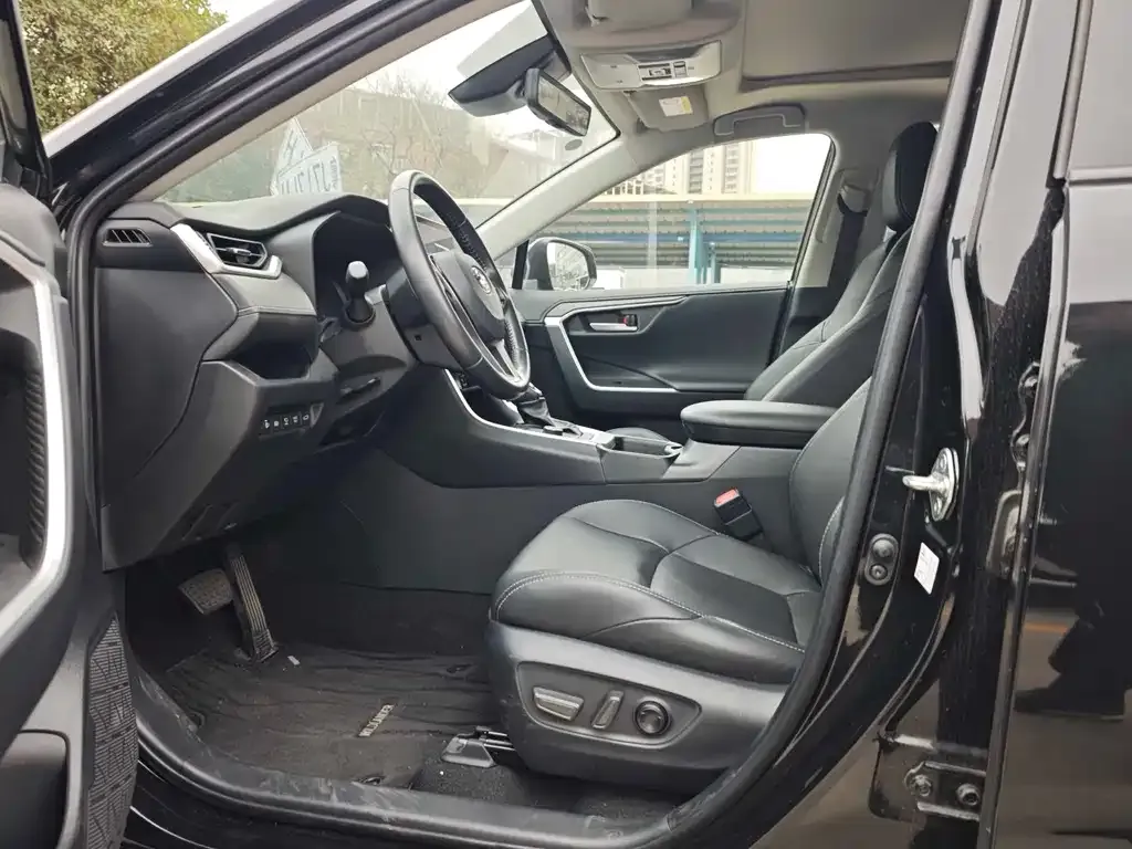 Toyota Wildlander 2023 из CN, фото 10