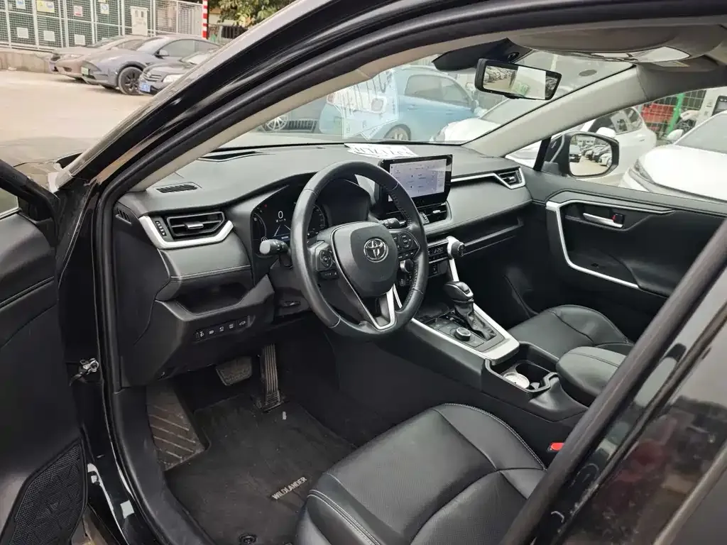 Toyota Wildlander 2023 из CN, фото 2