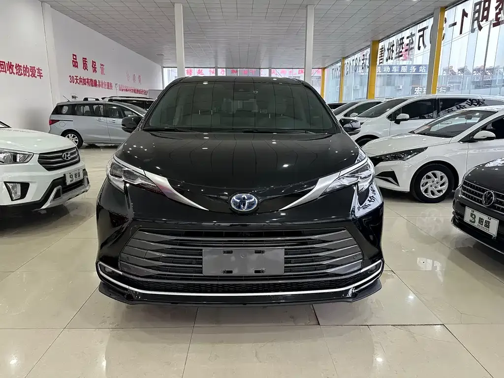 Toyota Sienna 2023 из CN, фото 1