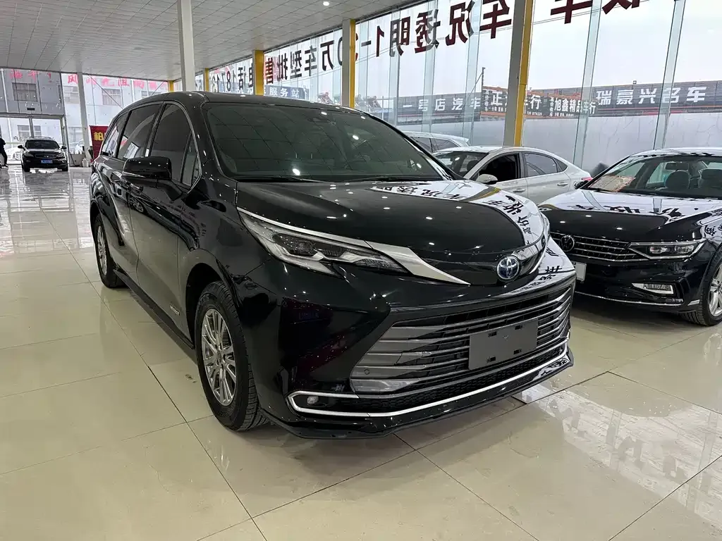 Toyota Sienna 2023 из CN, фото 4
