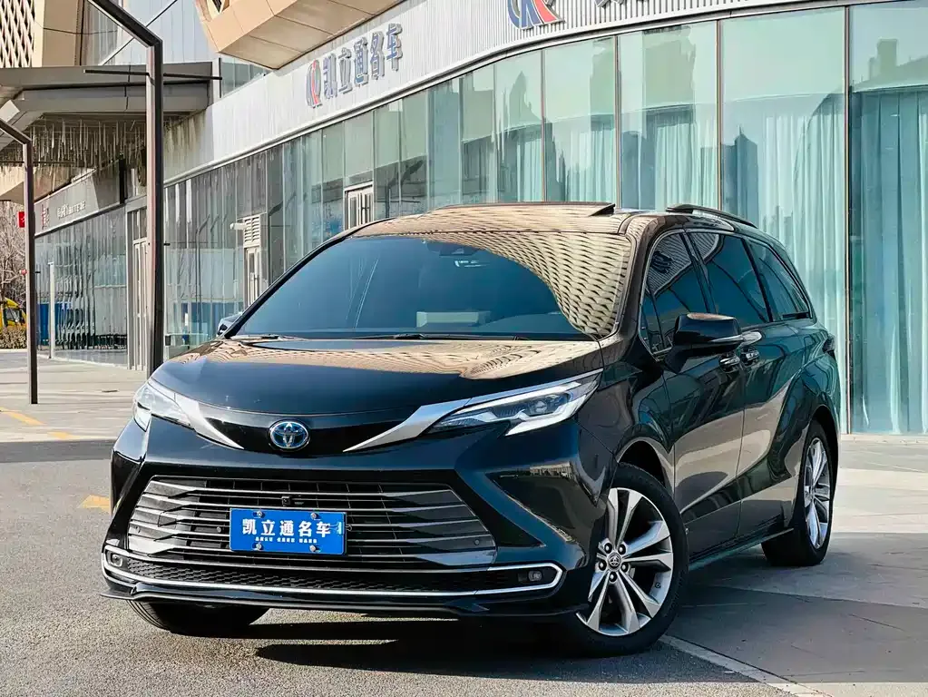Toyota Sienna 2023 из CN, фото 1