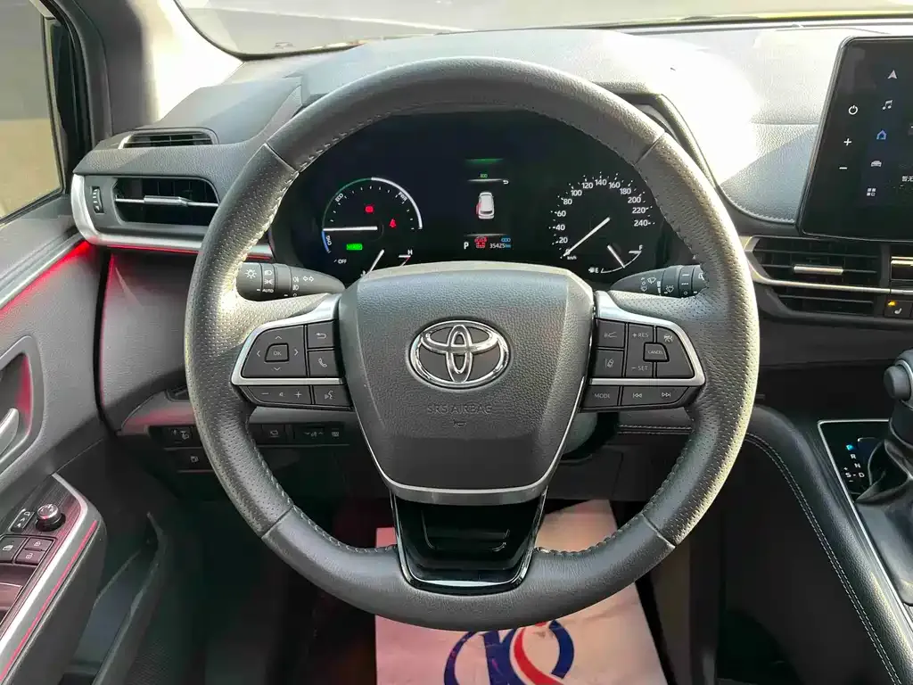 Toyota Sienna 2023 из CN, фото 4