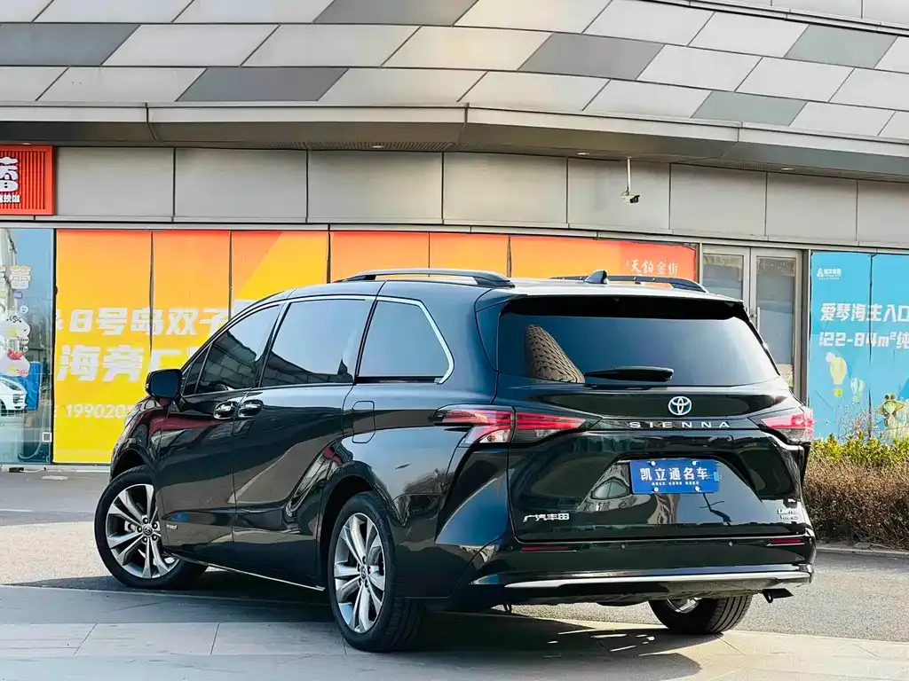 Toyota Sienna 2023 из CN, фото 3