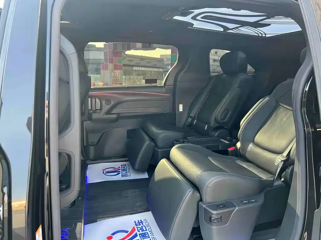 Toyota Sienna 2023 из CN, фото 8