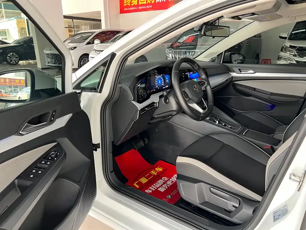 Volkswagen Golf 2022 из CN, фото 7
