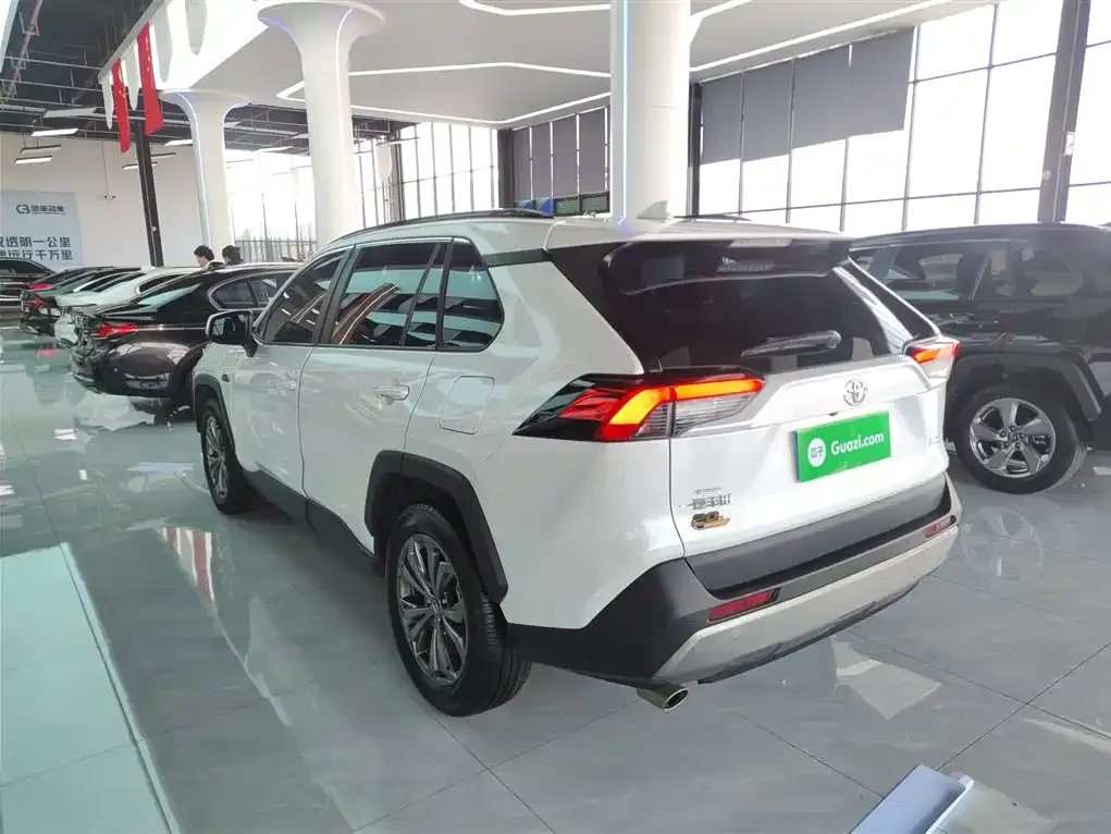 Toyota RAV4 2023 из CN, фото 4