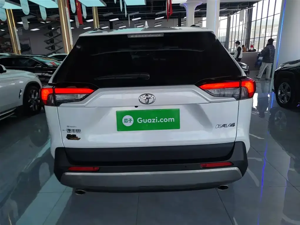 Toyota RAV4 2023 из CN, фото 5