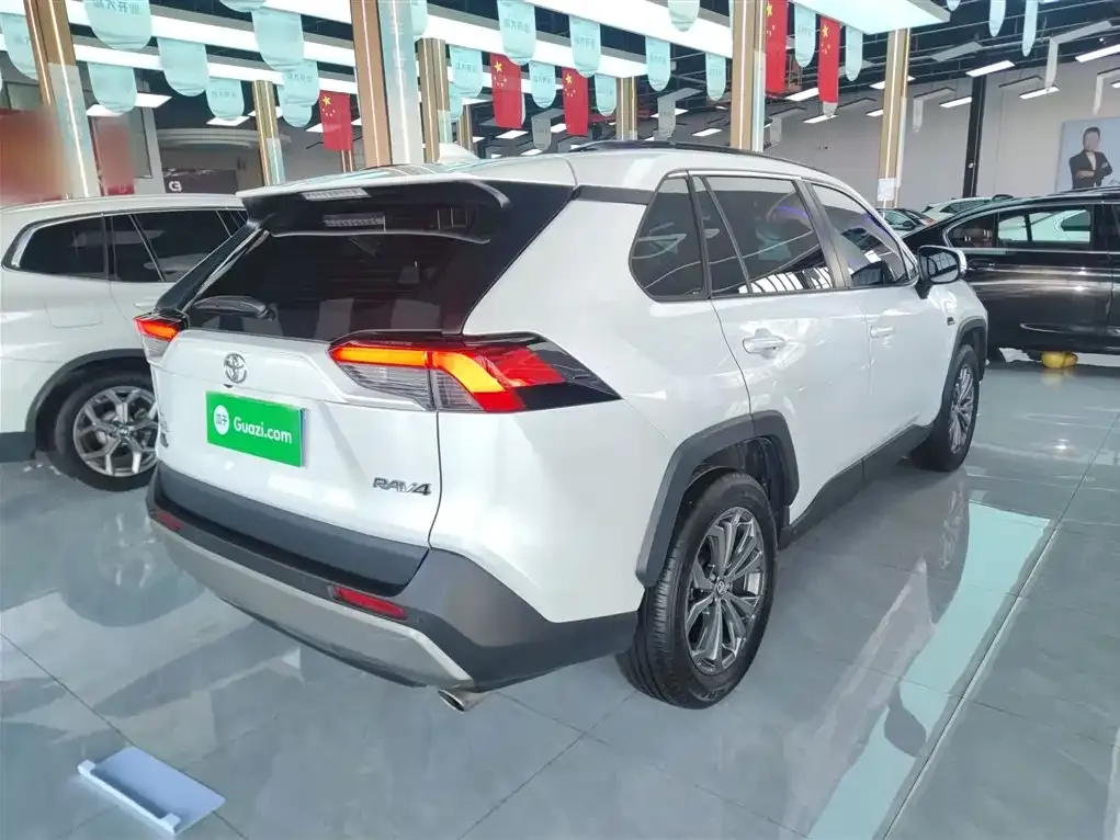 Toyota RAV4 2023 из CN, фото 3
